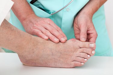 Bunions Treatment & Removal in the Midtown Manhattan, NY: Grand Central Park, Bryant Park, Rockefeller Center, Greenwich village, Chelsea, Gramercy Park, Peter Cooper Village, Hell's Kitchen, Lincoln Square, Manhattan Valley, Lenox Hill, Upper East Side,  Yorkville, Carnegie Hill, Hudson Square, Noho, Soho, Bowery areas